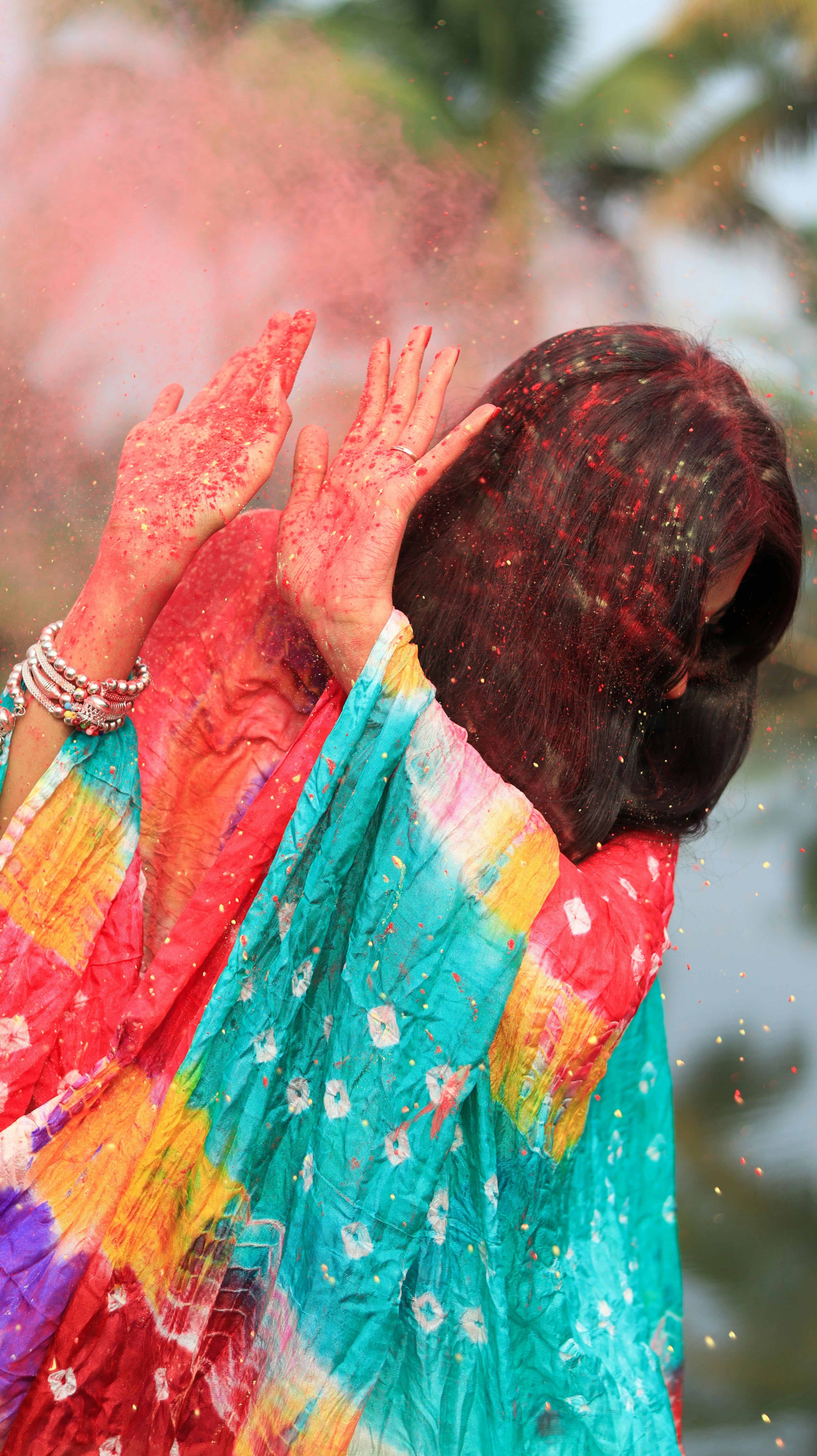 红桃tv免费视频网主视觉推荐封面图片：人物与情绪表达画面